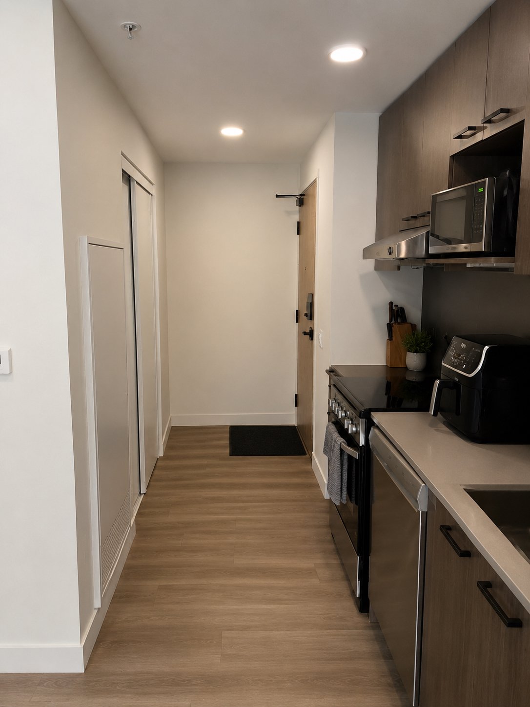 Room in Apartment for Rent - 75 Slater St, Ottawa, ON 3
