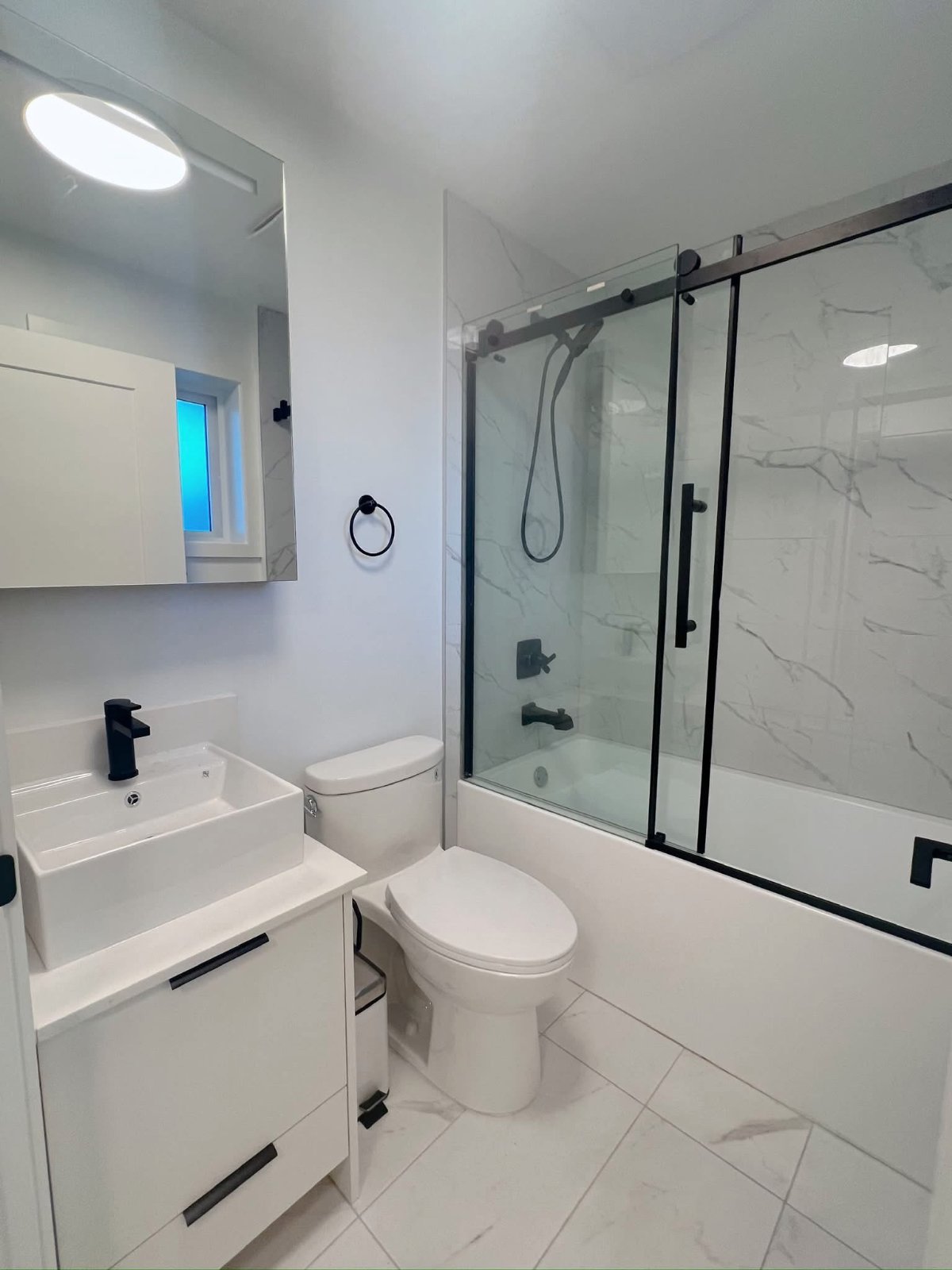 2 Bedroom Private Suite for Rent - Kings Ave, Vancouver, BC 2