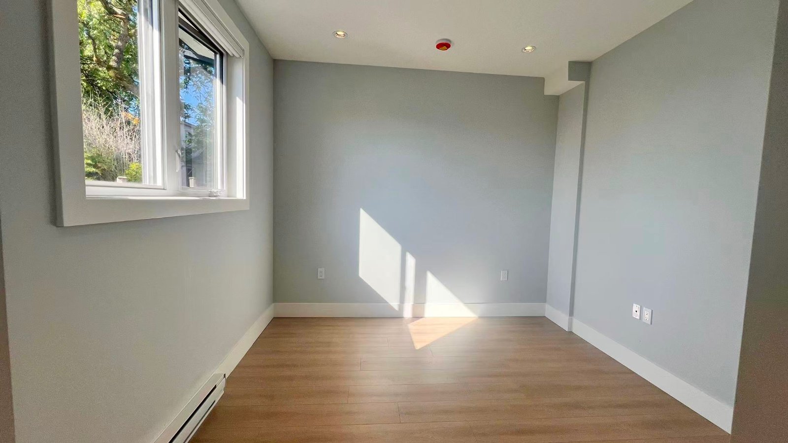 4 Bedroom House for Rent - 7008 Waverley Ave, Burnaby, BC 4