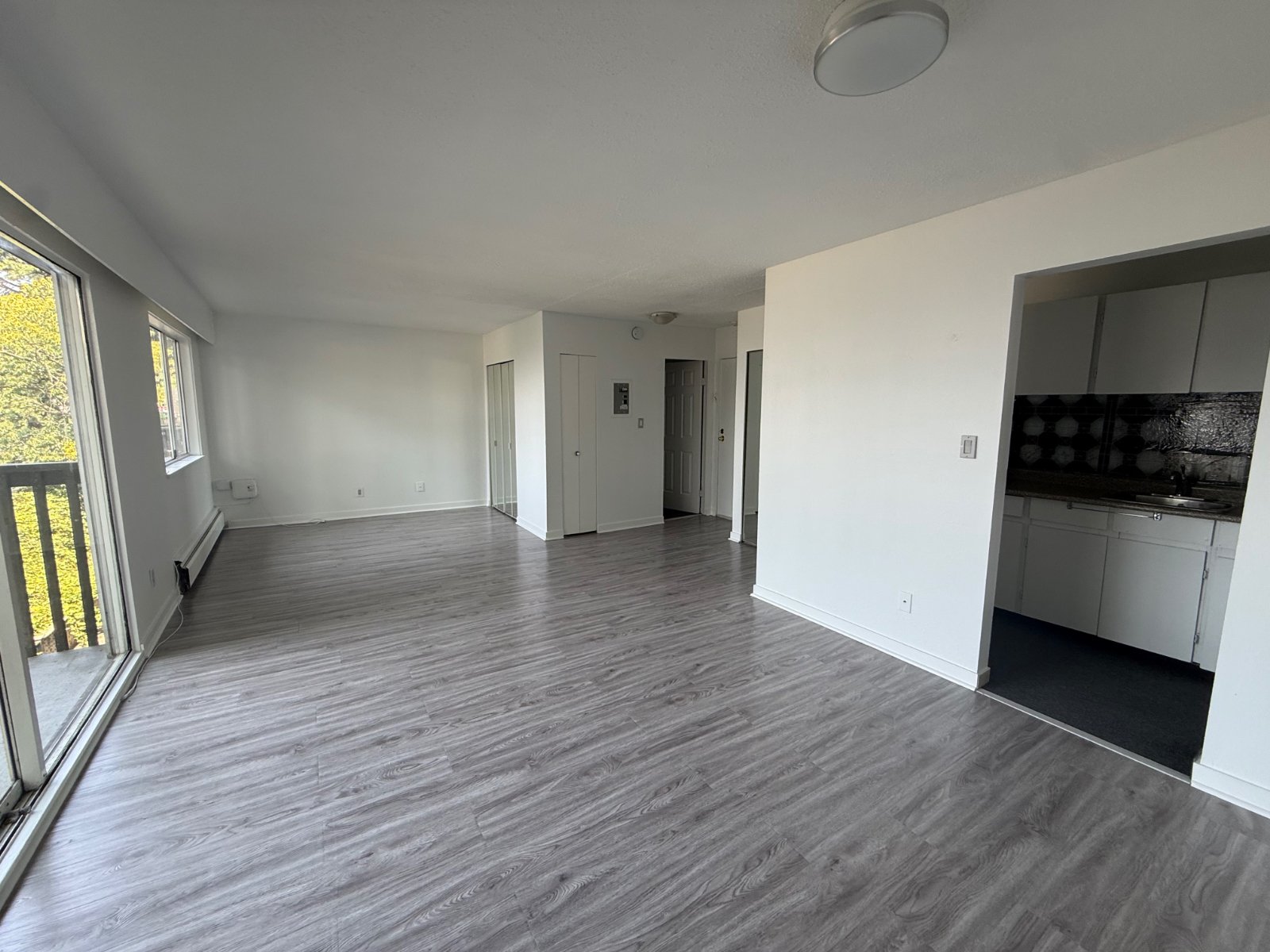 Studio Apartment for Rent - 2121 Wall St, Vancouver, BC 2