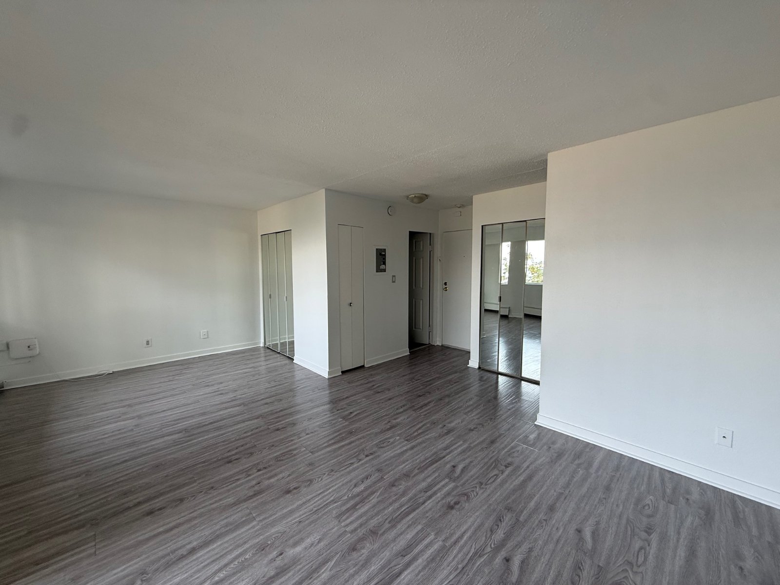 Studio Apartment for Rent - 2121 Wall St, Vancouver, BC 3