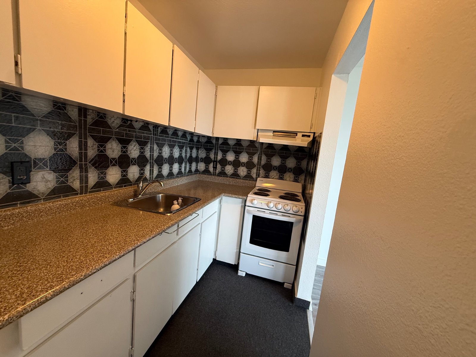 Studio Apartment for Rent - 2121 Wall St, Vancouver, BC 4