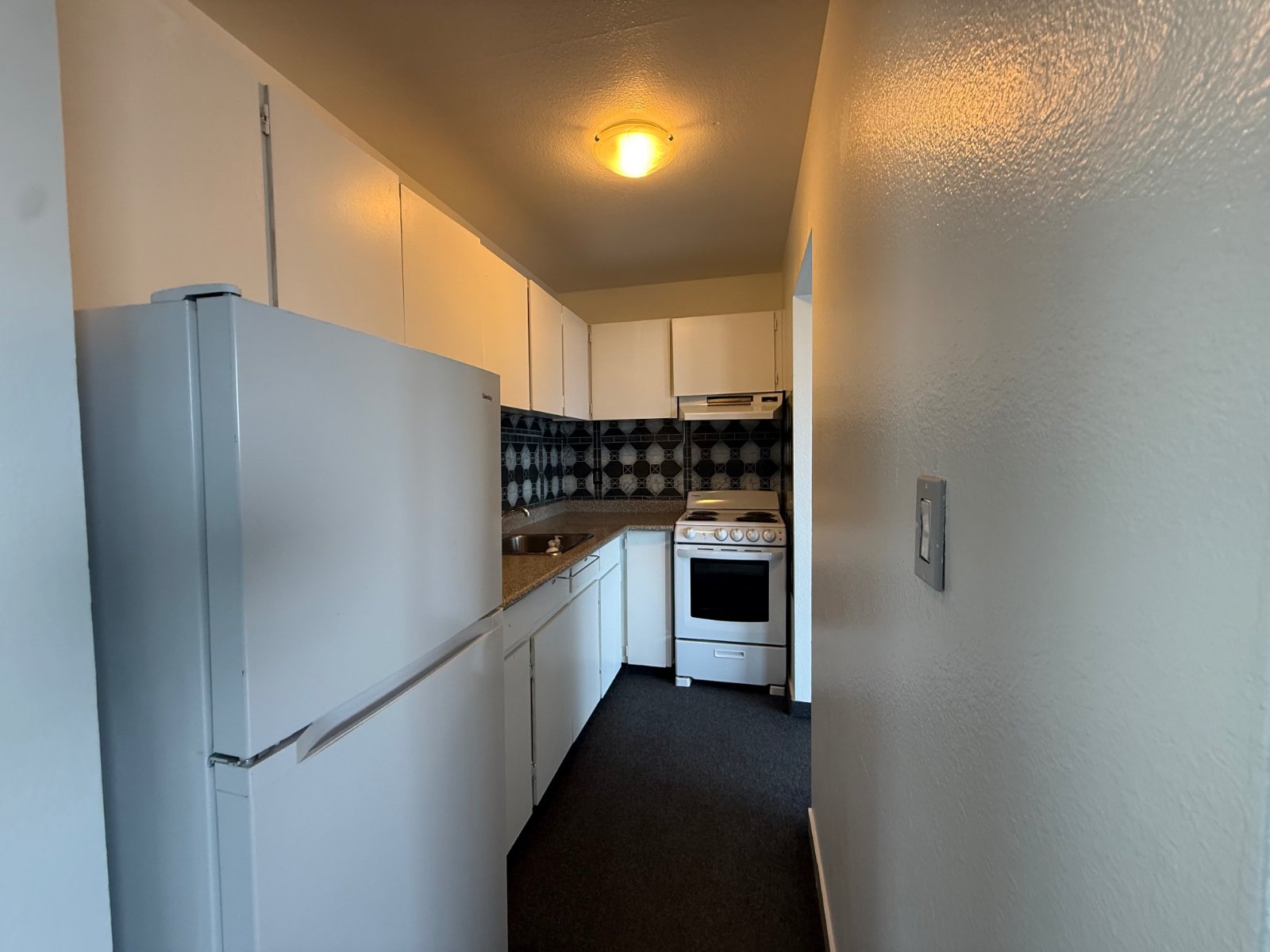 Studio Apartment for Rent - 2121 Wall St, Vancouver, BC 5