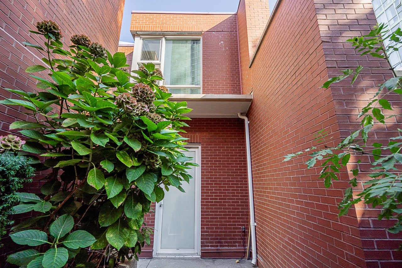 2 Bedroom Townhouse for Rent - 1077 Marinaside Cres, Vancouver, BC 3