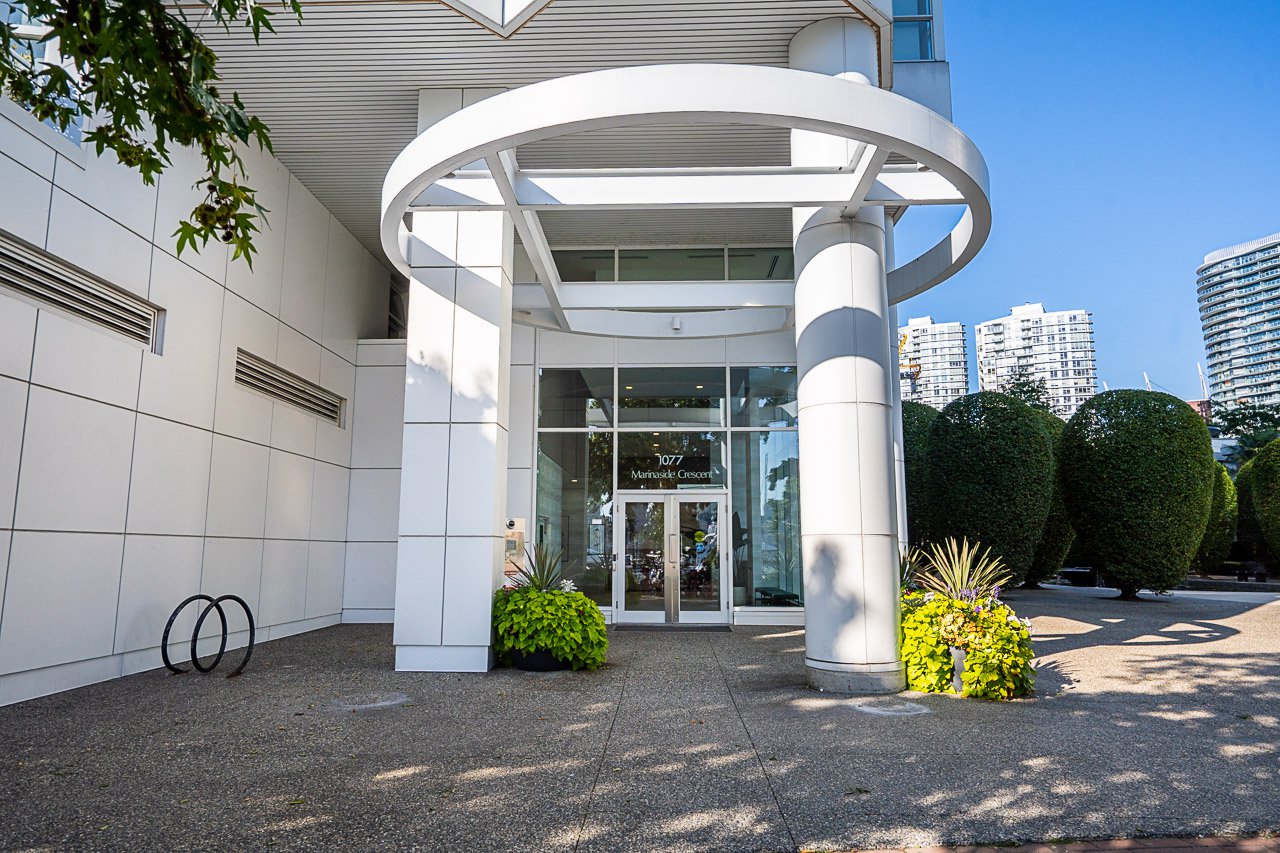 2 Bedroom Townhouse for Rent - 1077 Marinaside Cres, Vancouver, BC 2