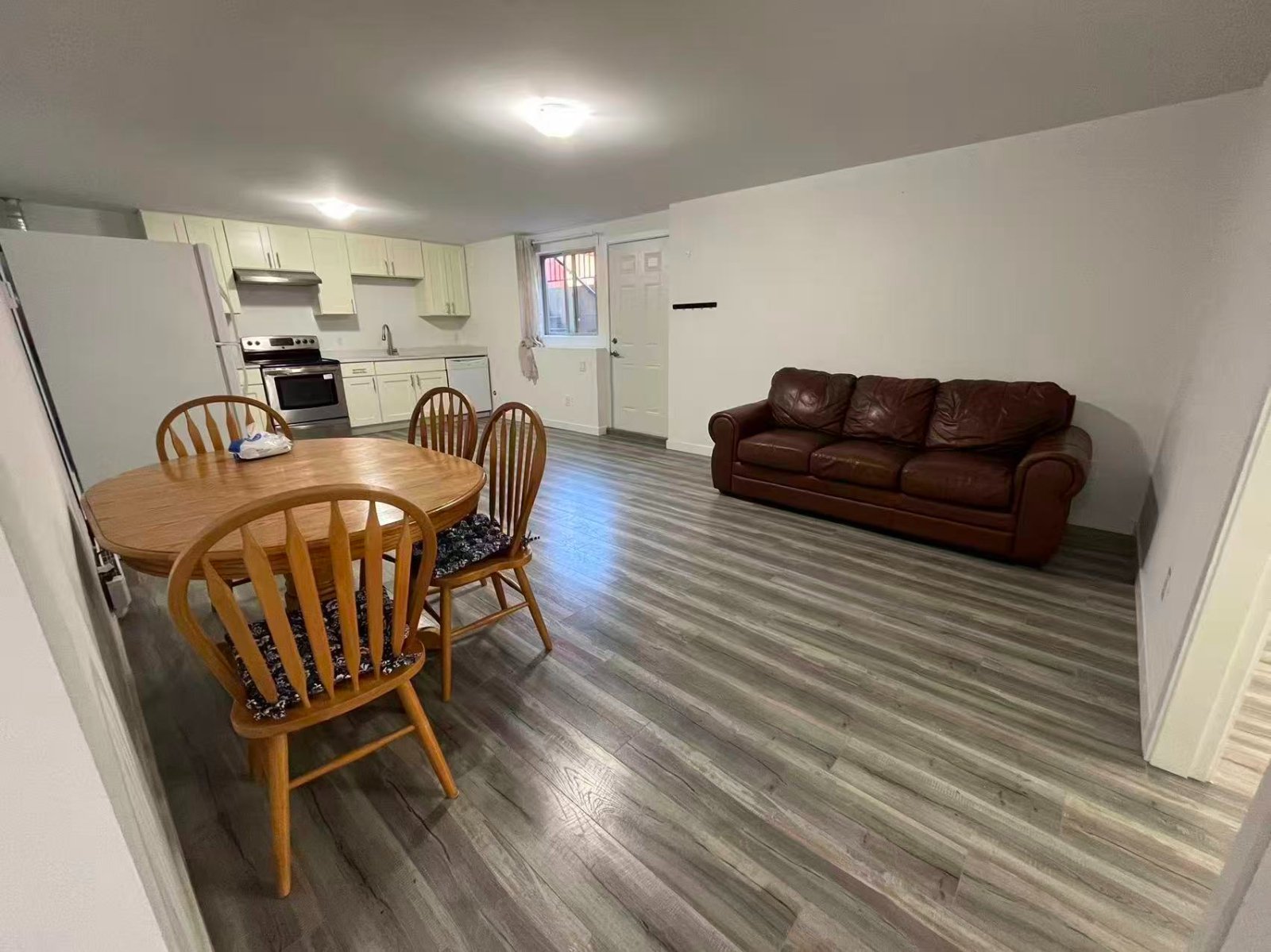 2 Bedroom Basement Suite for Rent - 26 Ave, Surrey, BC 2