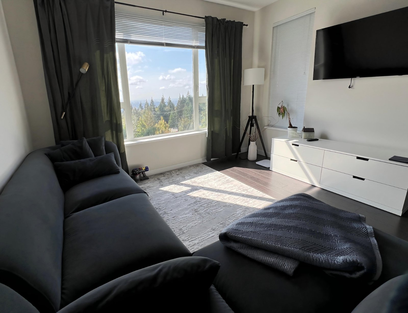 2 Bedroom Apartment for Rent - 9877 University Crescent, Burnaby, BC 4