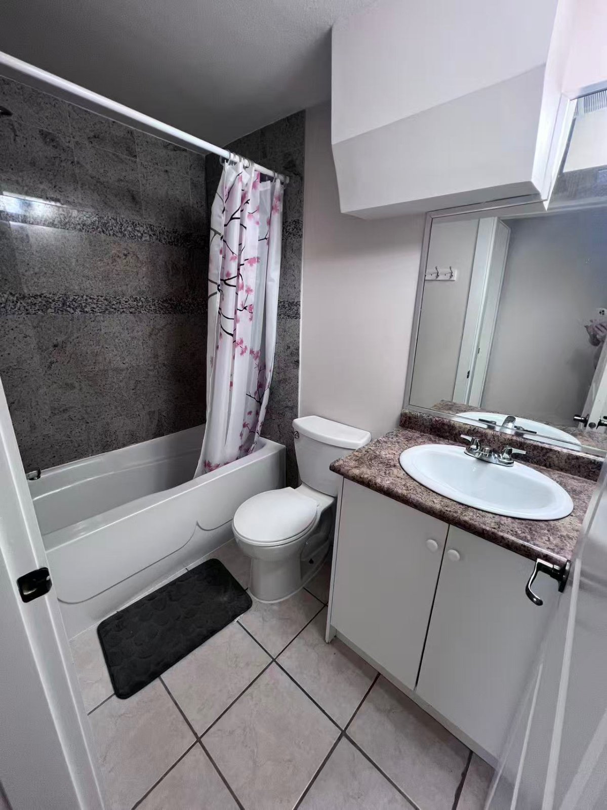 Room in House for Rent - Boundary Rd, Burnaby, BC 2