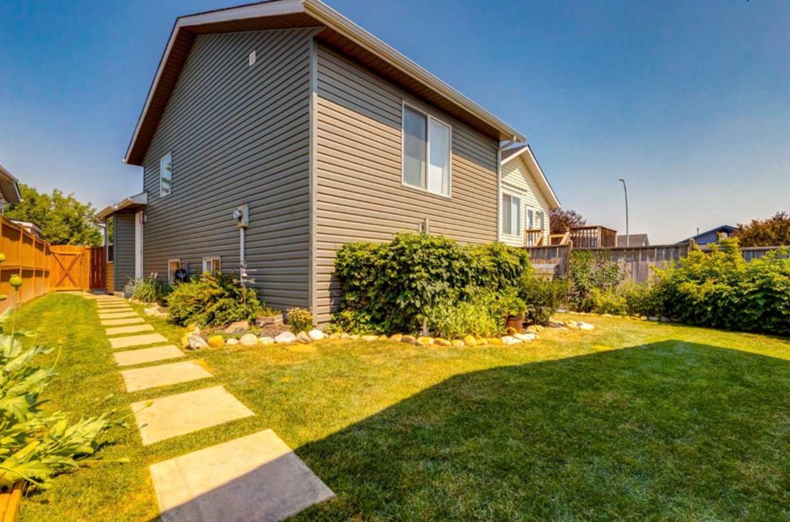 3 Bedroom Apartment for Rent - 92 Covington Ct NE, Calgary, AB 2