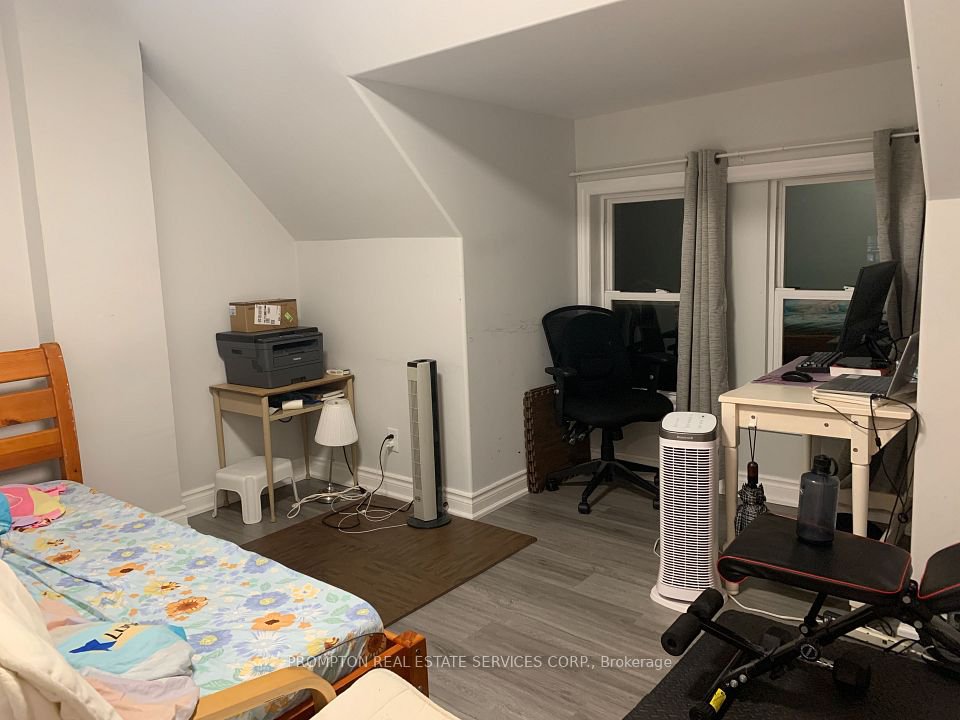 3 Bedroom House for Rent - 700 Dufferin Street, Toronto, ON 2