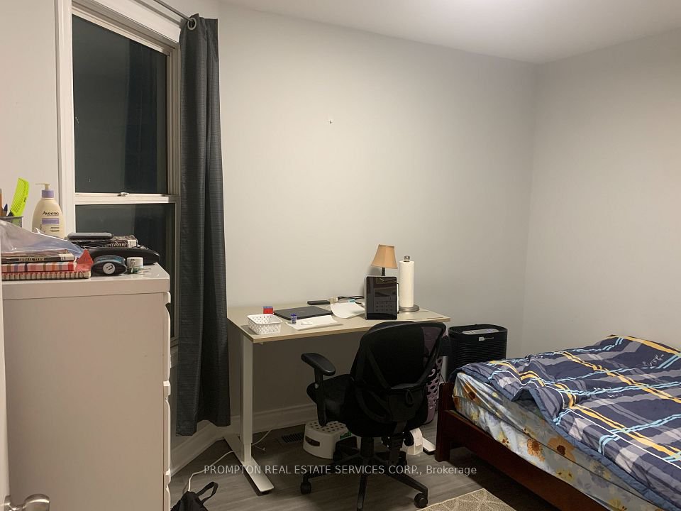 3 Bedroom House for Rent - 700 Dufferin Street, Toronto, ON 4