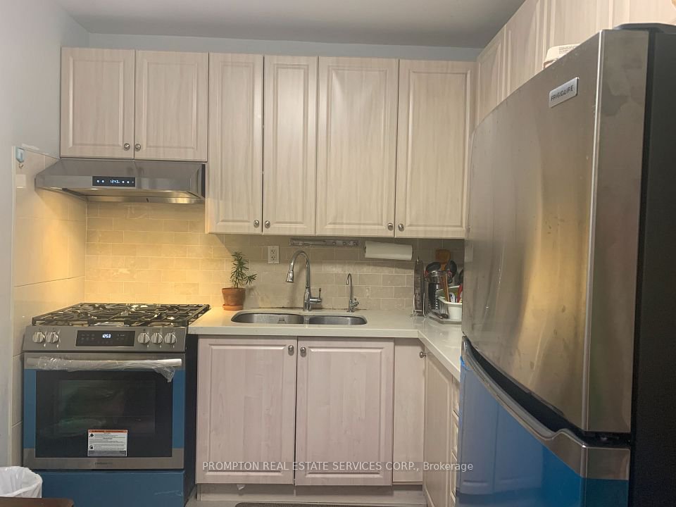 3 Bedroom House for Rent - 700 Dufferin Street, Toronto, ON 5
