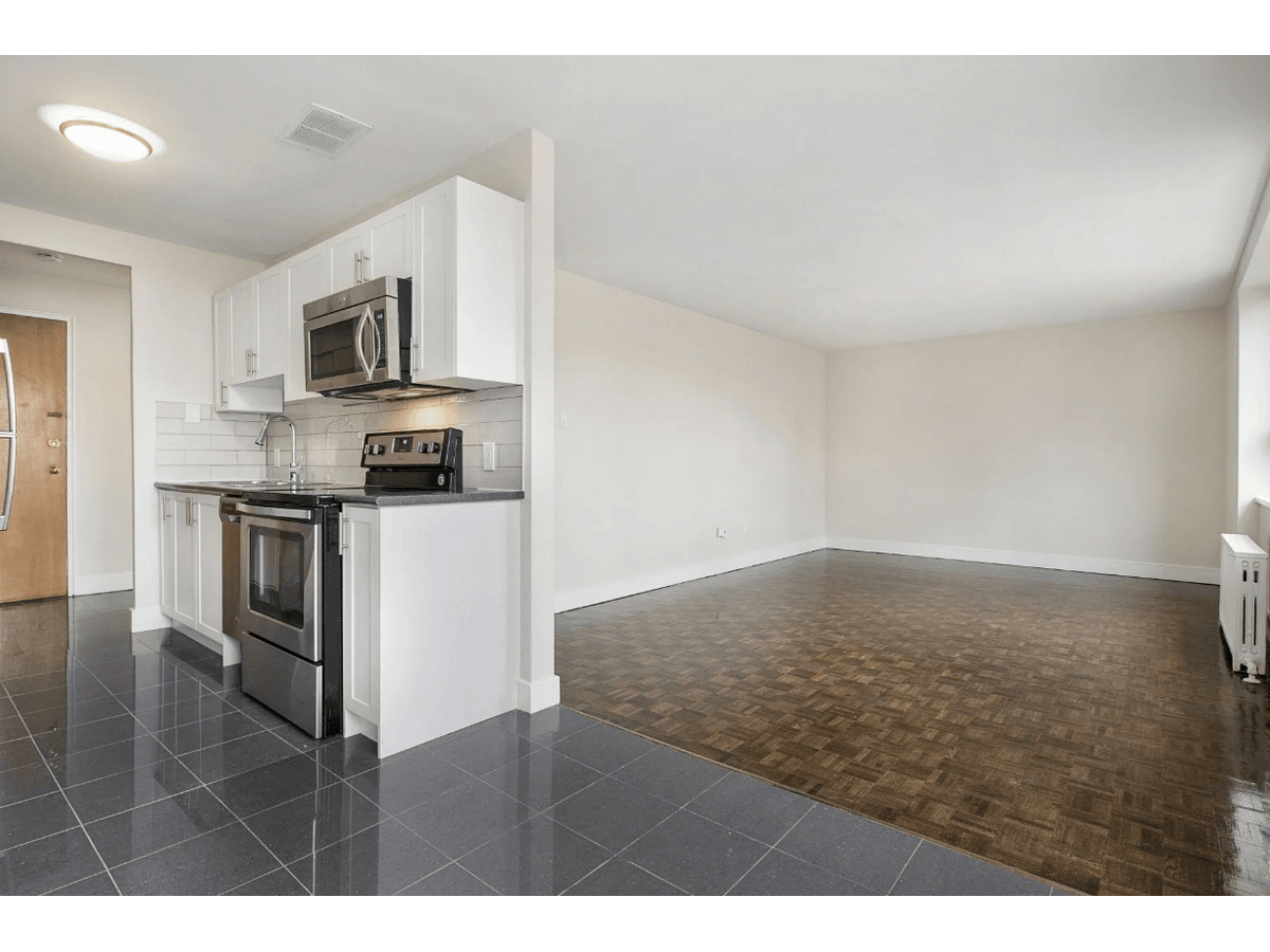 2 Bedroom Apartment for Rent - 200 Ridley Boulevard, Toronto, ON 4