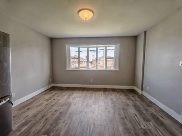 2 Bedroom Garden Suite for Rent - 12th Ave, Burnaby, BC 2
