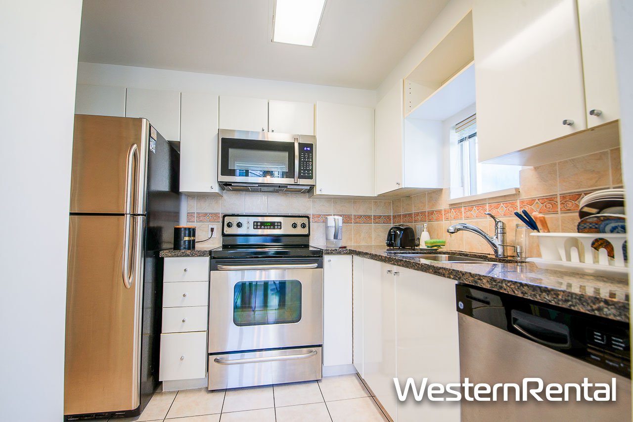 2 Bedroom Apartment for Rent - 1166 Melville St, Vancouver, BC 3