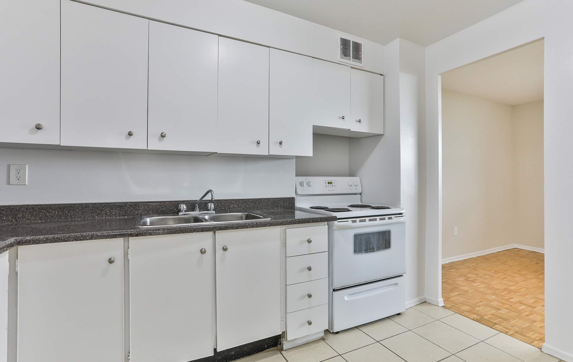2 Bedroom Apartment for Rent - 550 Scarborough Golf Club Road, Toronto, ON 2