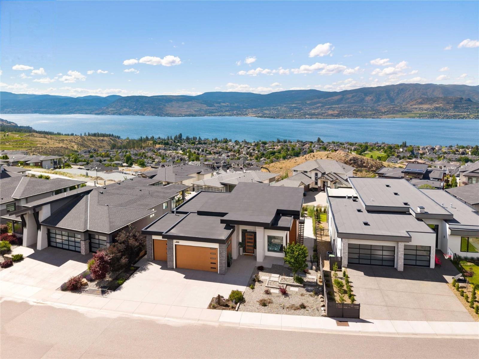 4 Bedroom House for Rent - 5552 Upper Mission Dr, Kelowna, BC 2