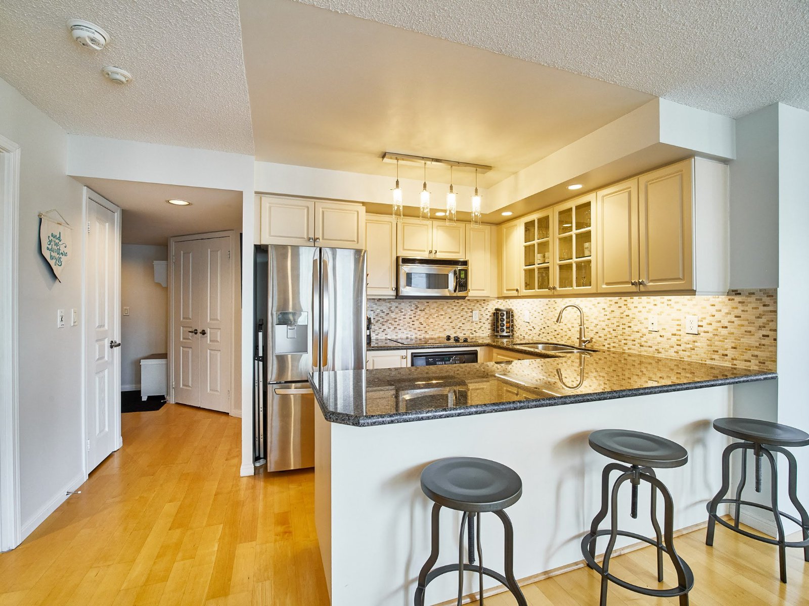 2 Bedroom Apartment for Rent - 140 Simcoe St, Toronto, ON 4