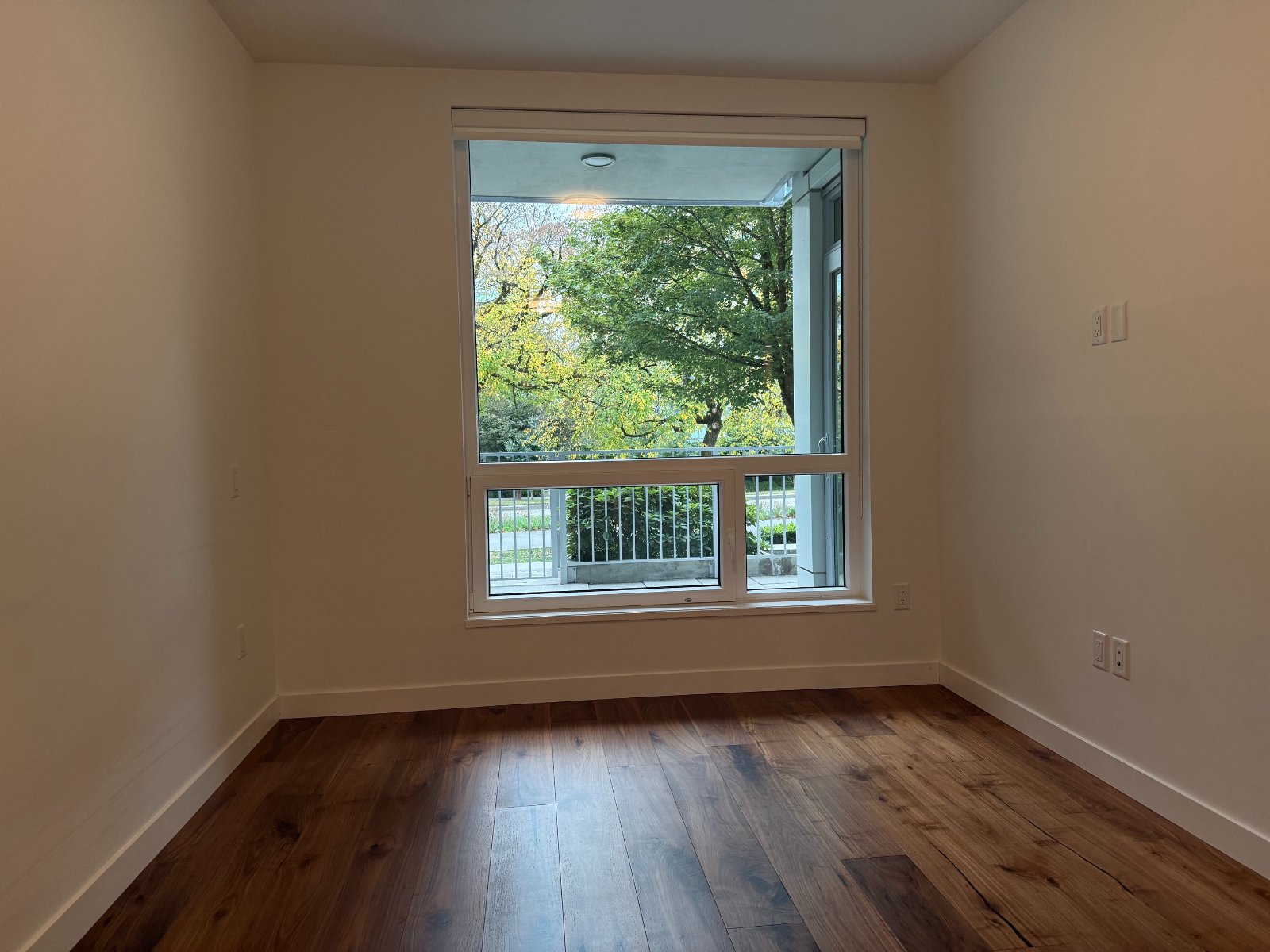 2 Bedroom Apartment for Rent - 5058 Cambie St, Vancouver, BC 2