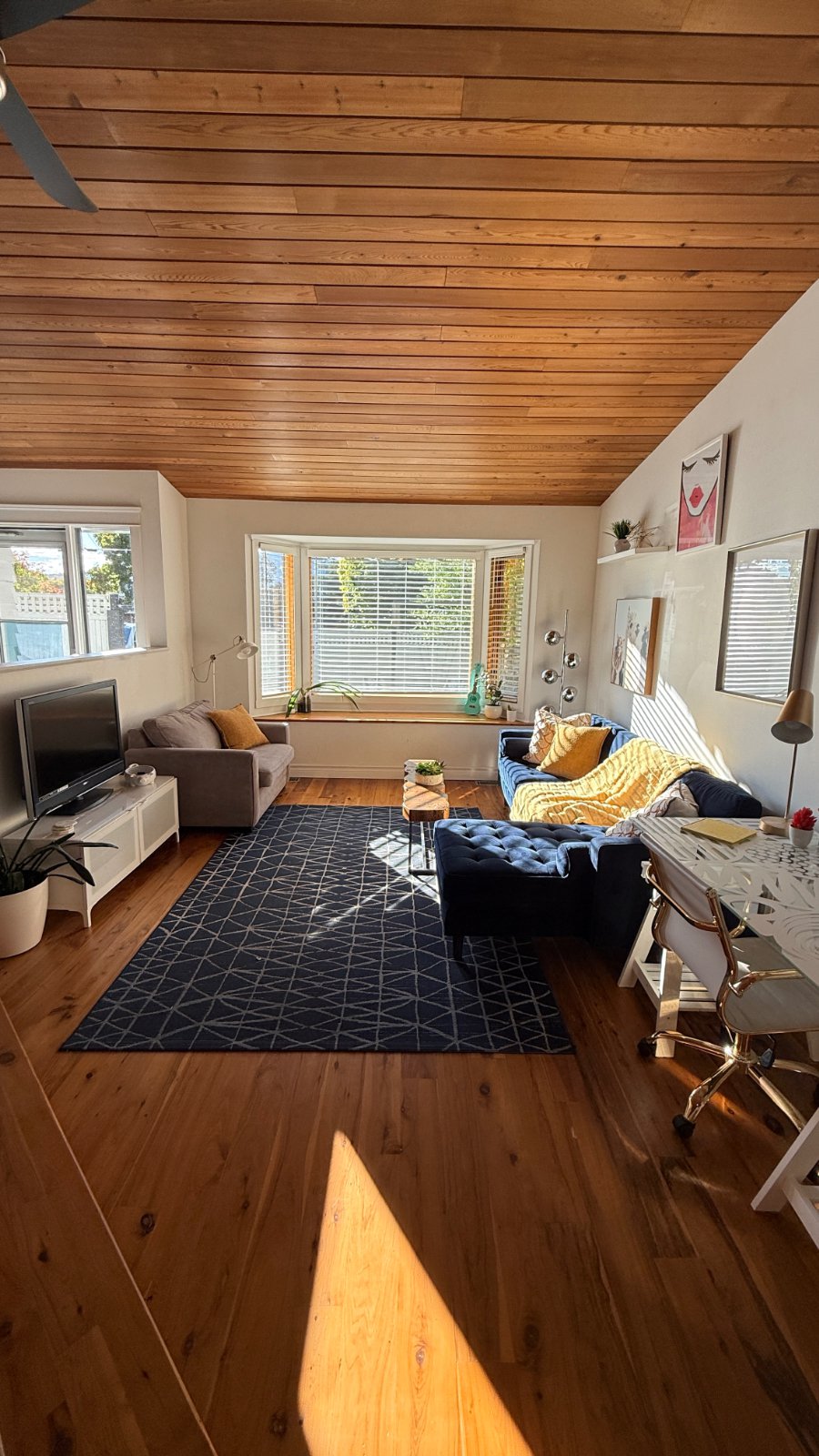 2 Bedroom House for Rent - 389 Poplar Point Dr, Kelowna, BC 4