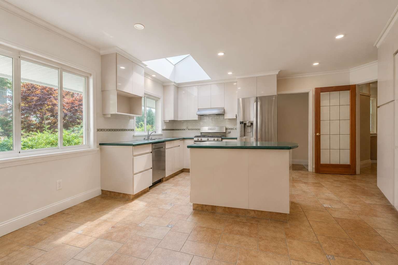 5 Bedroom House for Rent - 606 St Andrews Rd, West Vancouver, BC 4