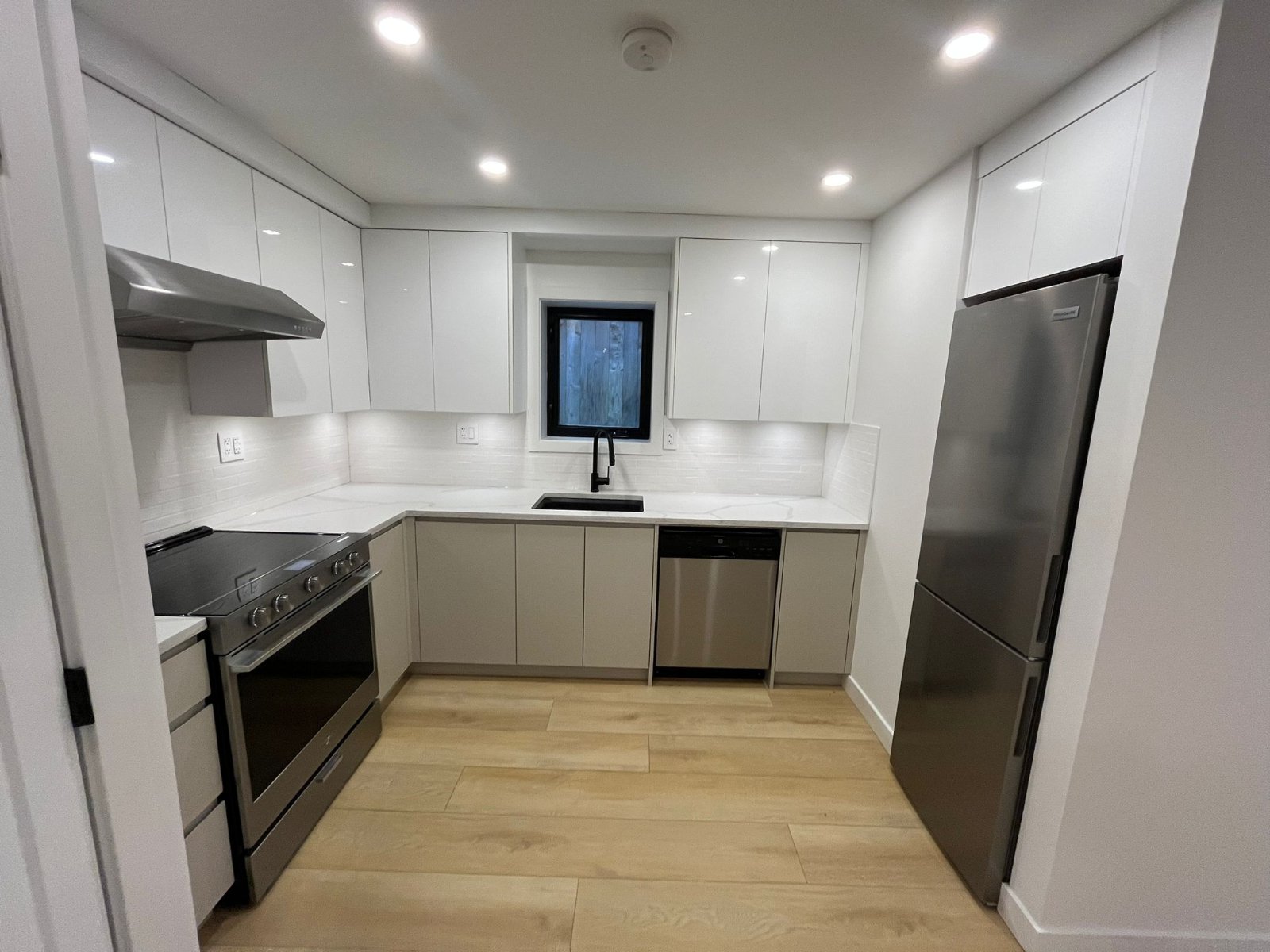 2 Bedroom House for Rent - 4314 W 14th Ave, Vancouver, BC 2