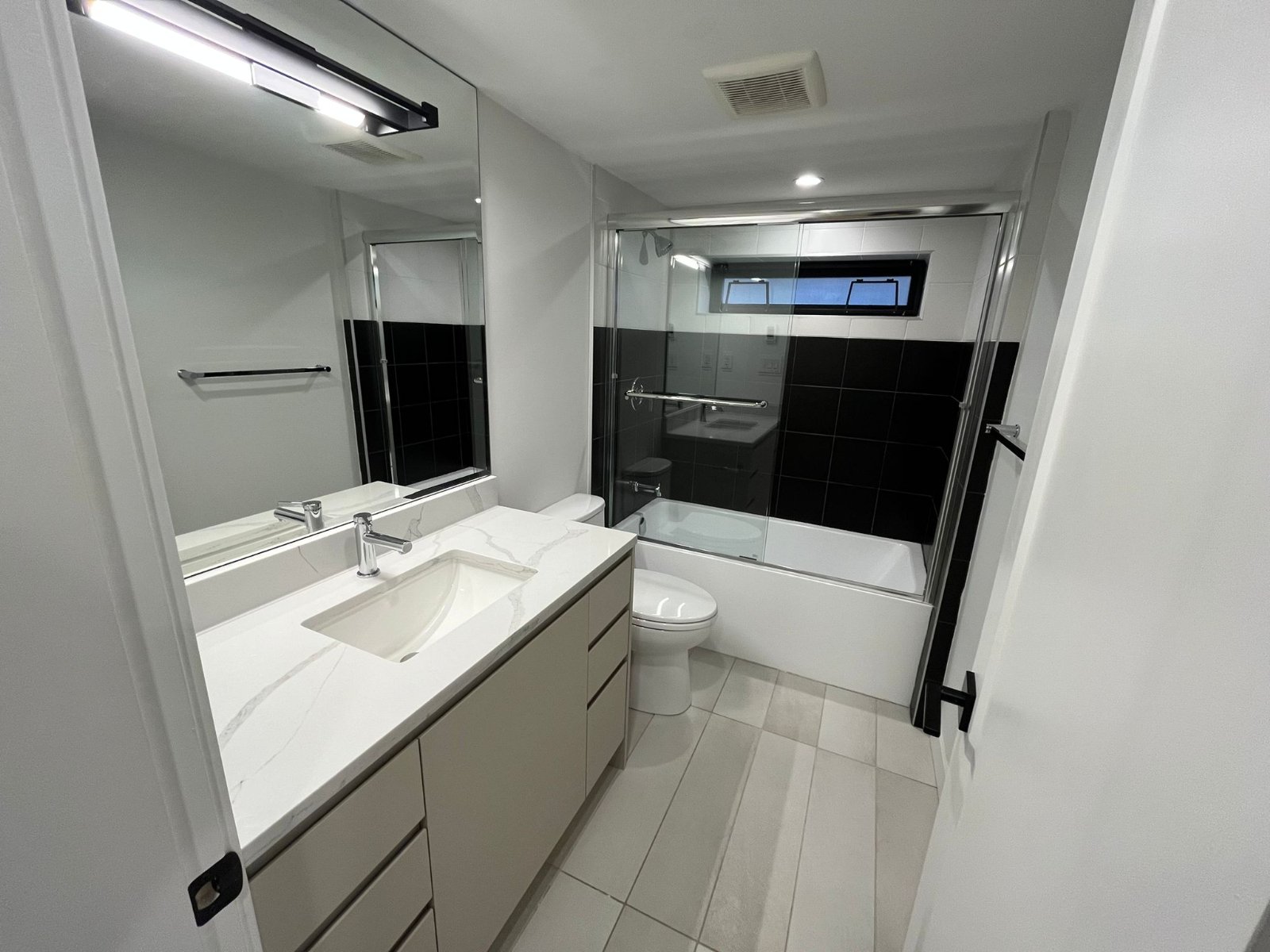 2 Bedroom House for Rent - 4314 W 14th Ave, Vancouver, BC 4