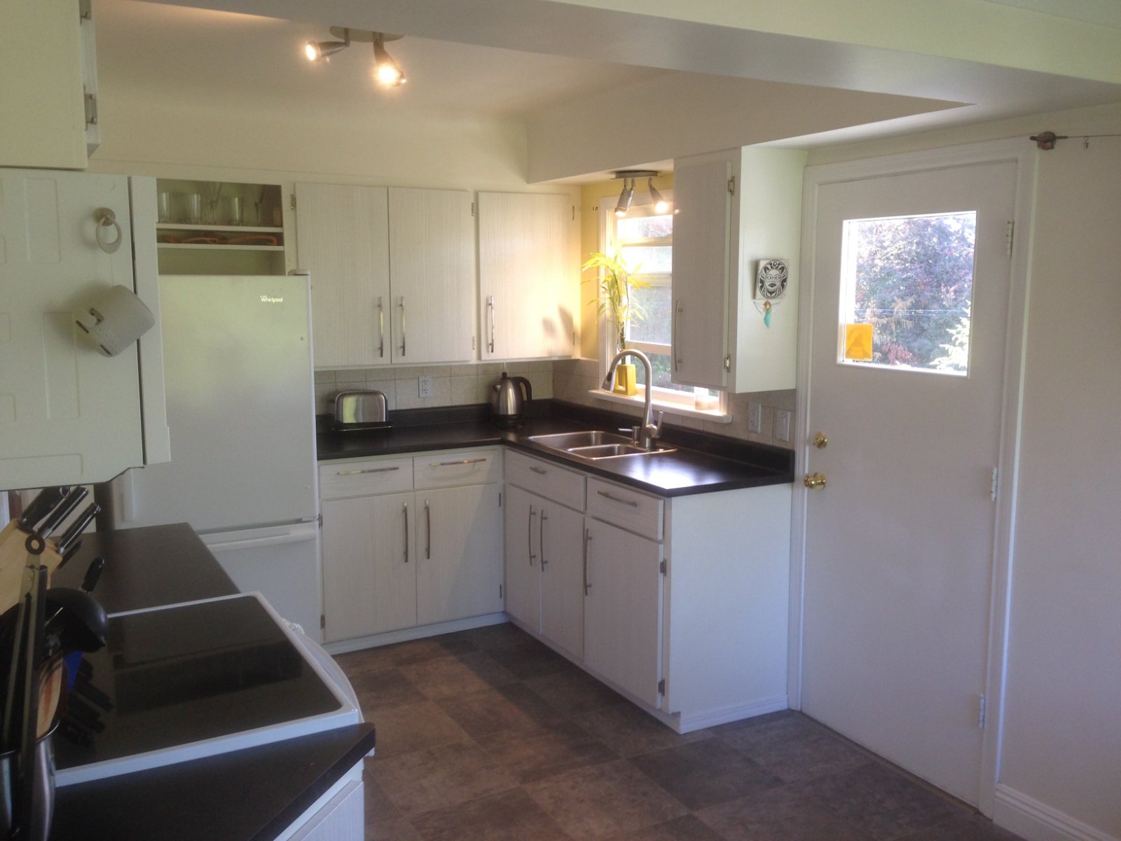 4 Bedroom House for Rent - Glenairlie Dr, View Royal, BC 3