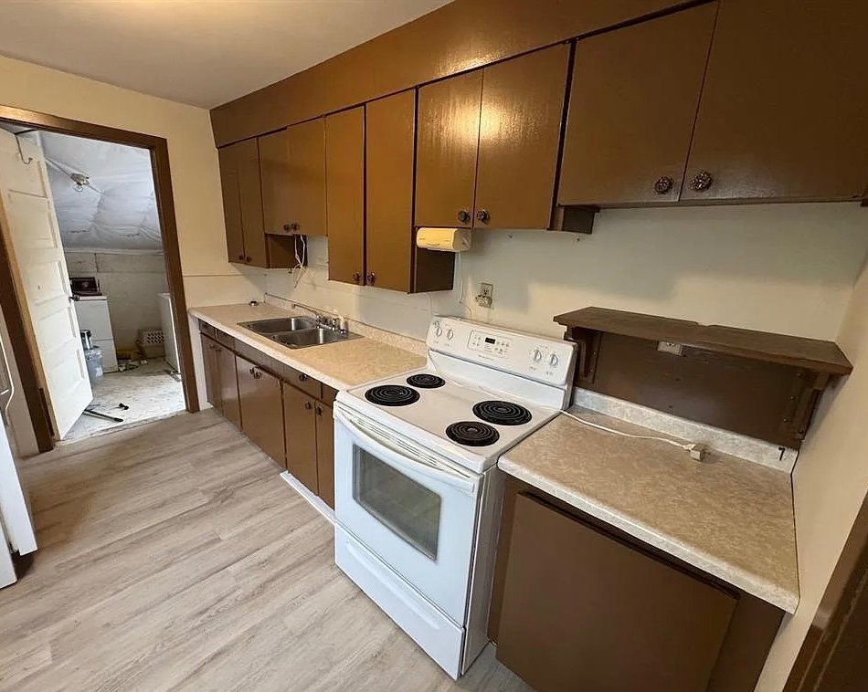 2 Bedroom House for Rent - 729 Martin Ave E, Winnipeg, MB 4