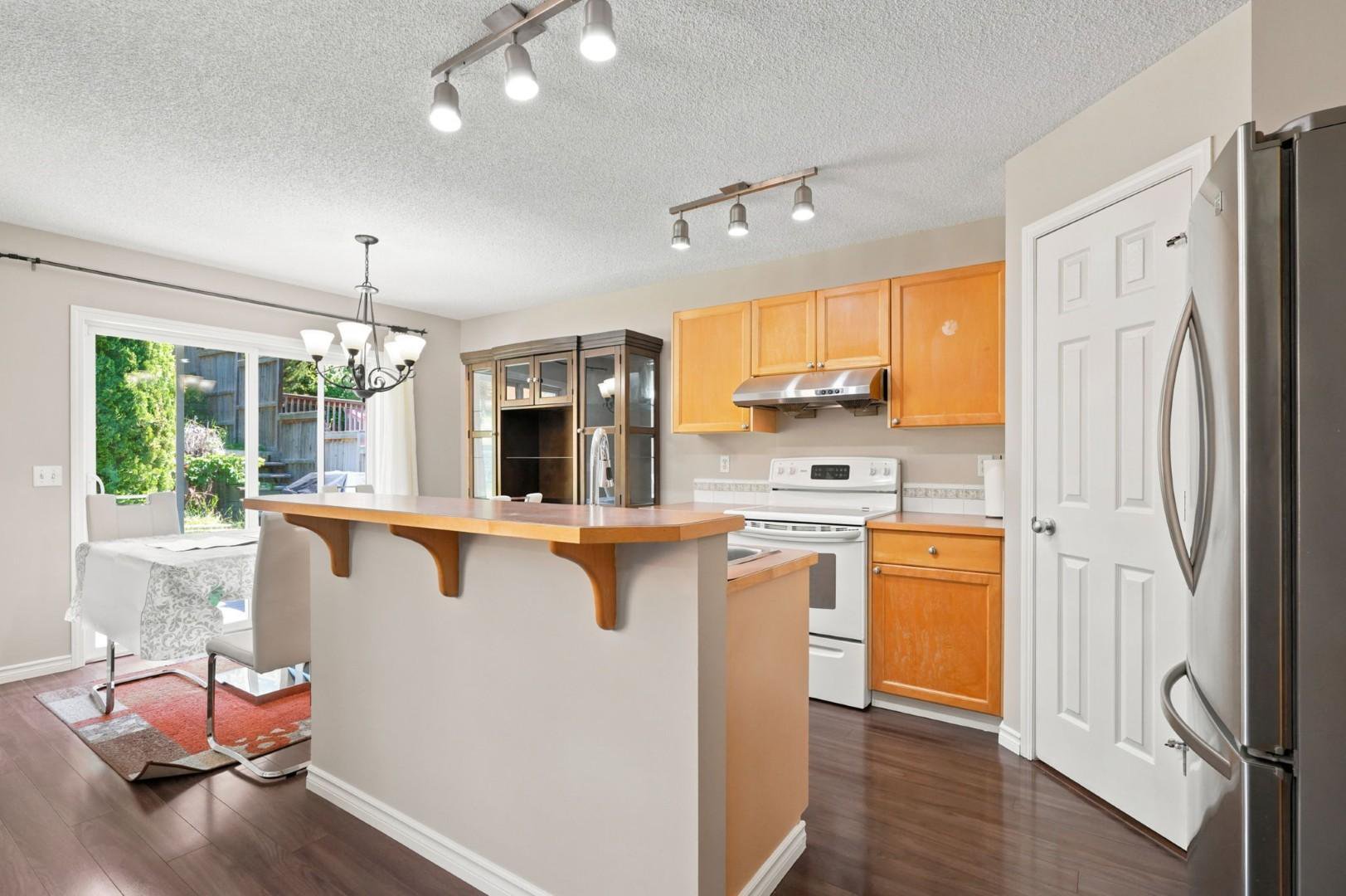 3 Bedroom House for Rent - 88 Rockyledge Cres Nw, Calgary, AB 5