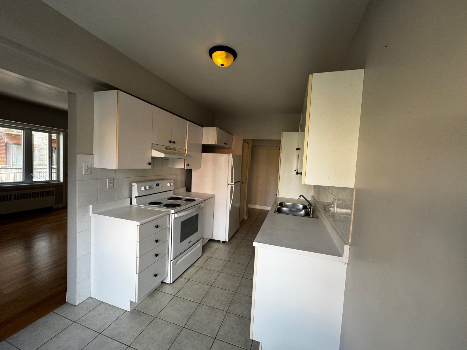 Room in Apartment for Rent - 856 Avenue Plymouth, Mont-Royal, QC 4
