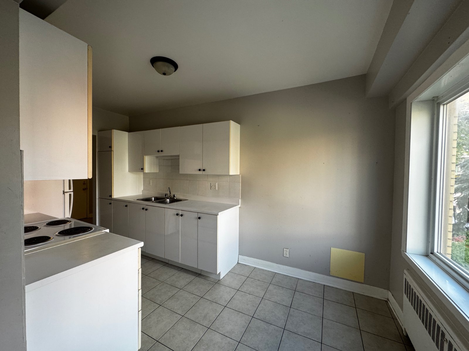 Room in Apartment for Rent - 856 Avenue Plymouth, Mont-Royal, QC 5