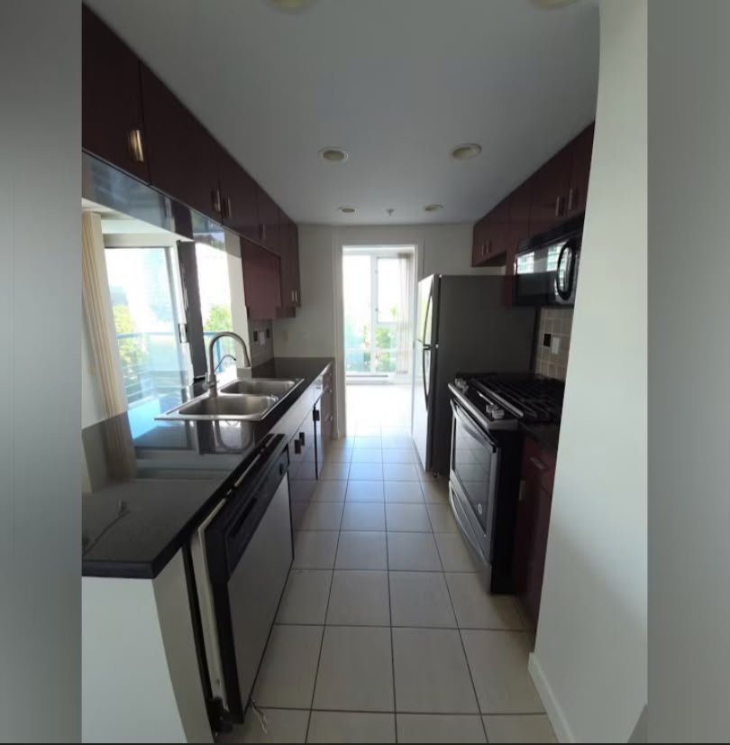 Room in Apartment for Rent - 1067 Marinaside Crescent, Vancouver, BC 3