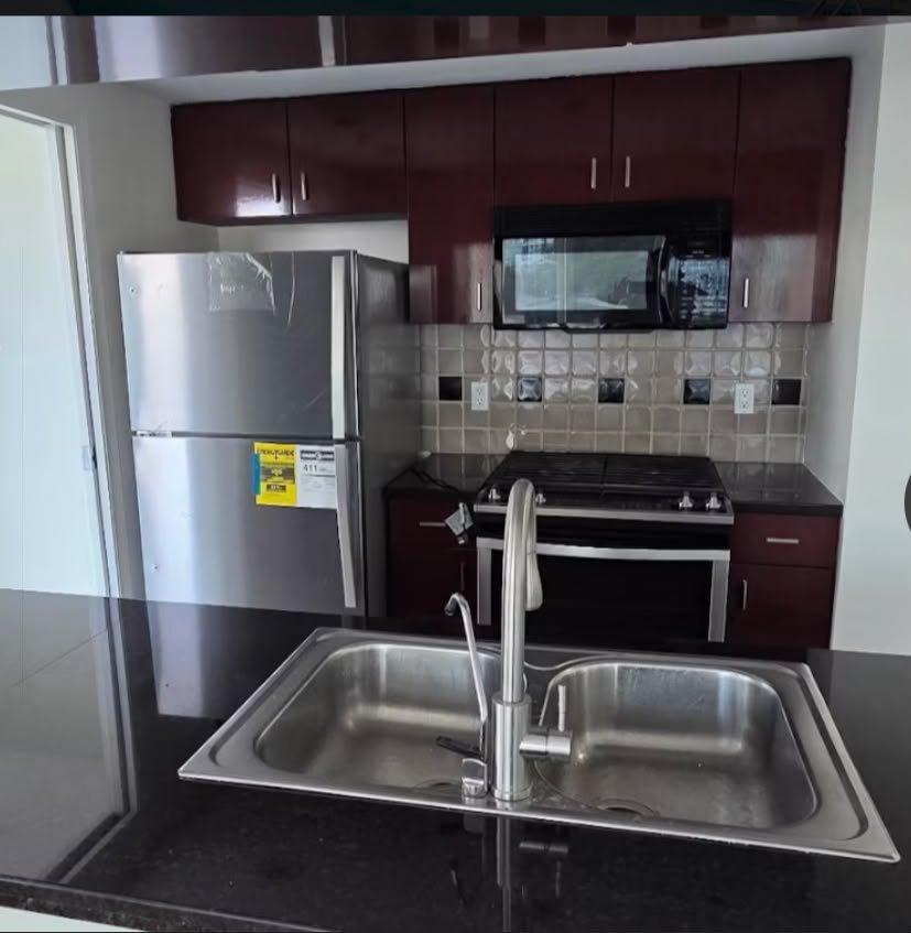 Room in Apartment for Rent - 1067 Marinaside Crescent, Vancouver, BC 5