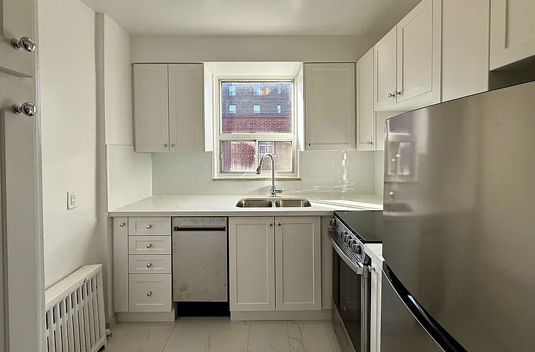 2 Bedroom Apartment for Rent - 1299 Bayview Ave, Toronto, ON 3