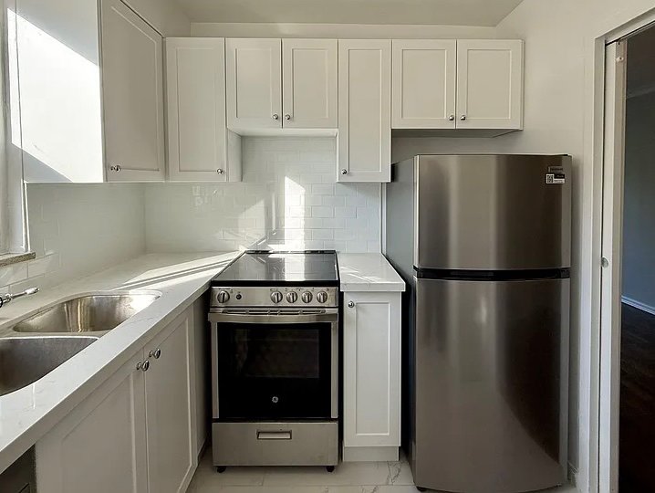 2 Bedroom Apartment for Rent - 1299 Bayview Ave, Toronto, ON 4