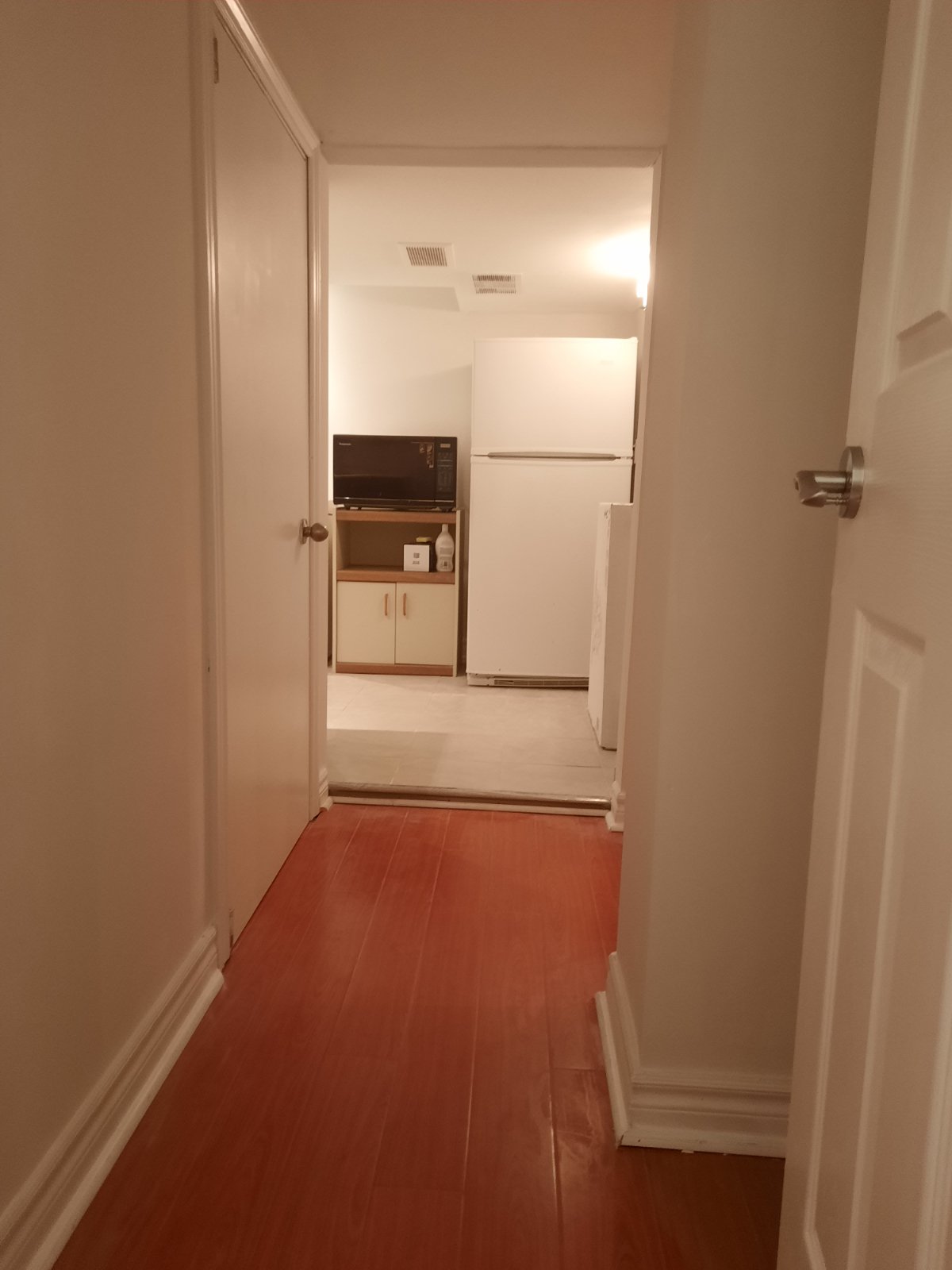 2 Bedroom Private Suite for Rent - Binswood Ave, York, ON 4