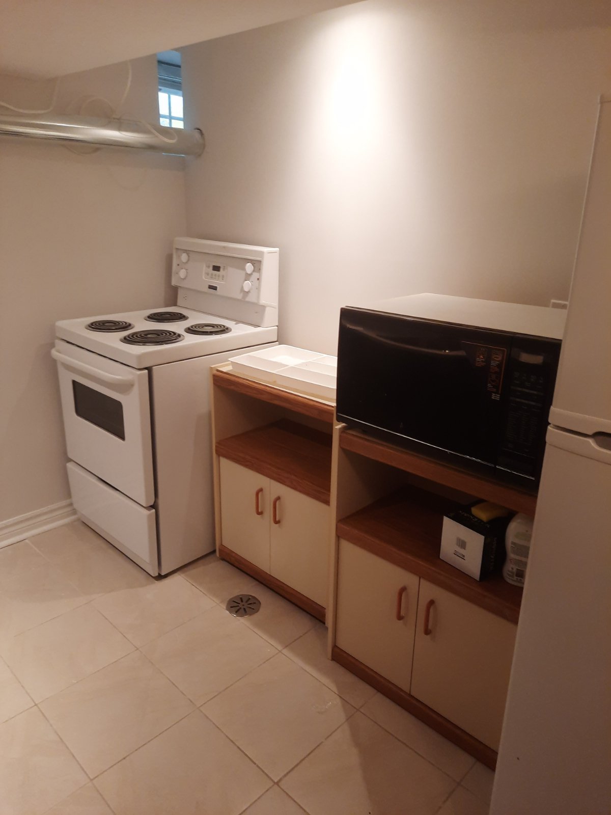 2 Bedroom Private Suite for Rent - Binswood Ave, York, ON 5