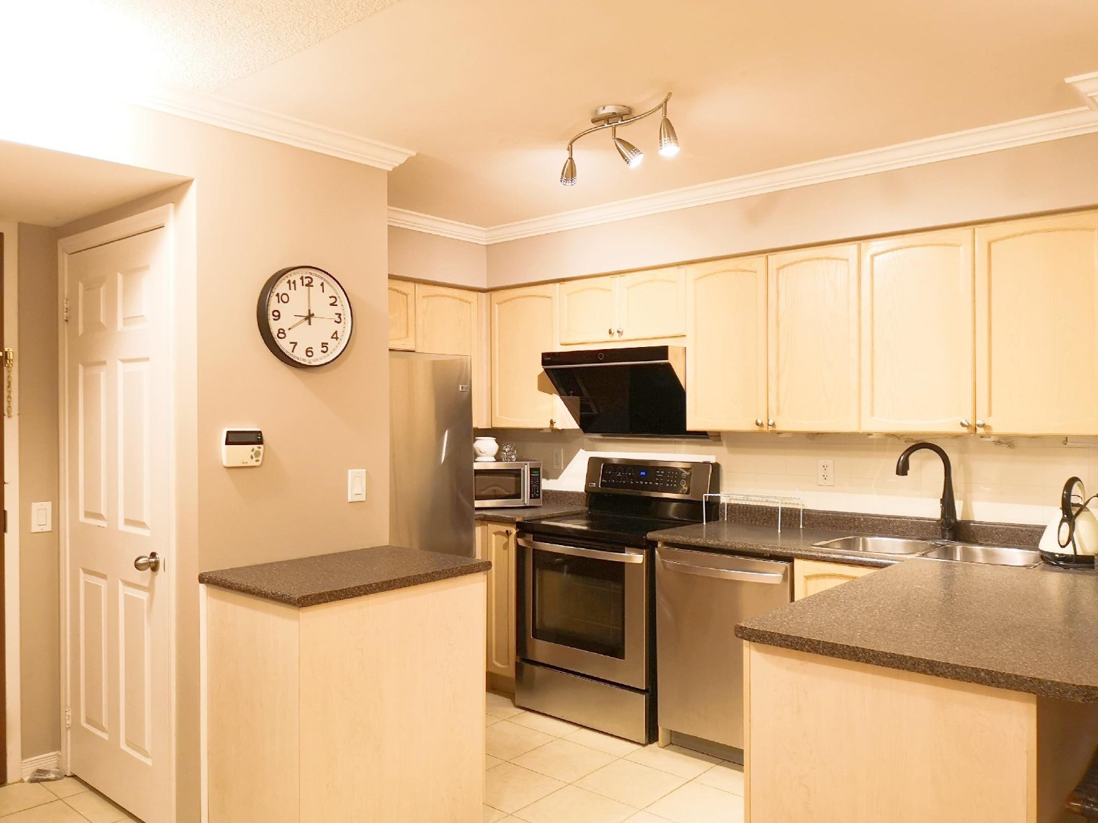 2 Bedroom Apartment for Rent - 23 Oneida Cres, Richmond Hill, ON 2