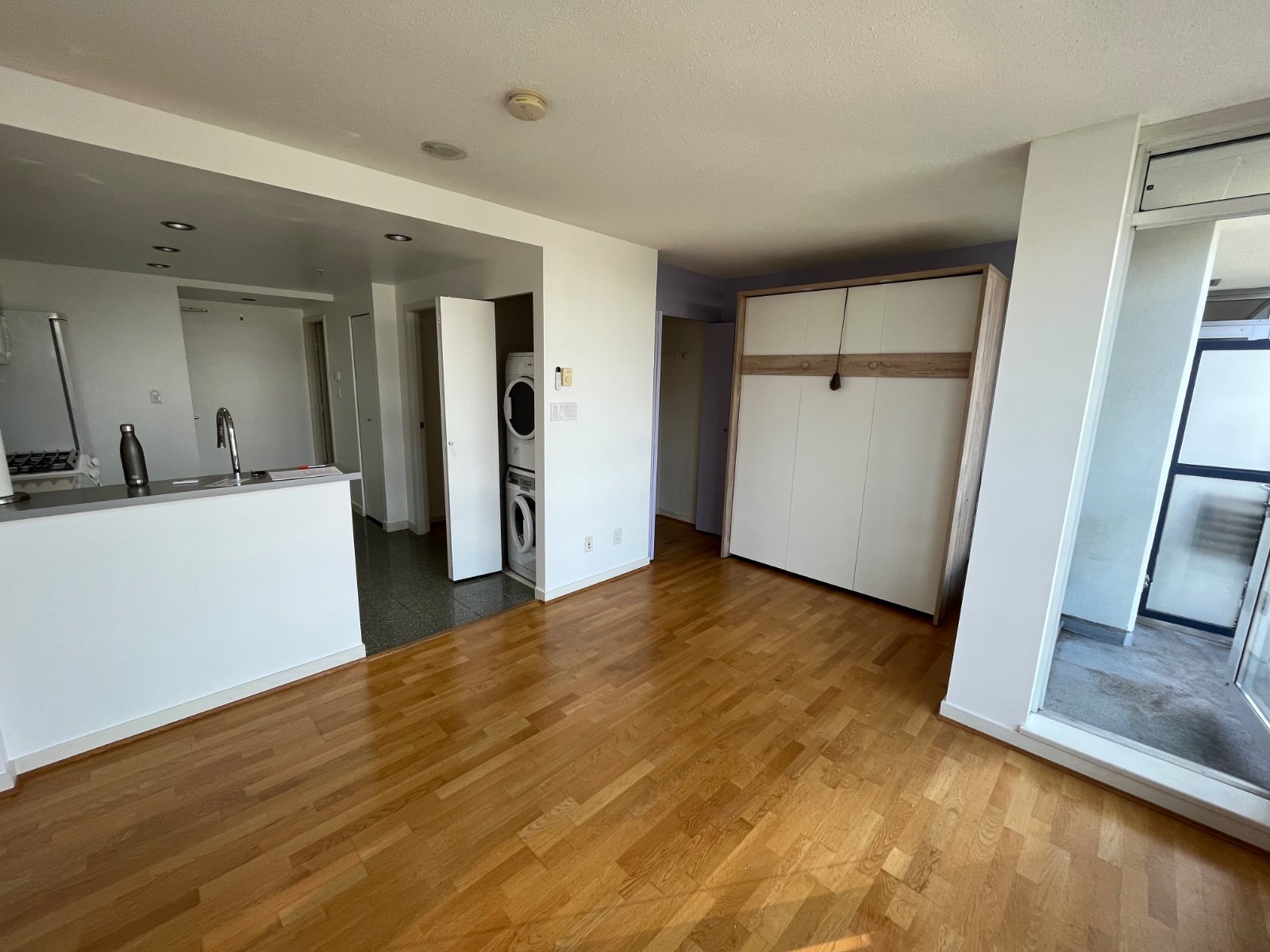 Studio Apartment for Rent - 939 Expo Blvd, Vancouver, BC 2