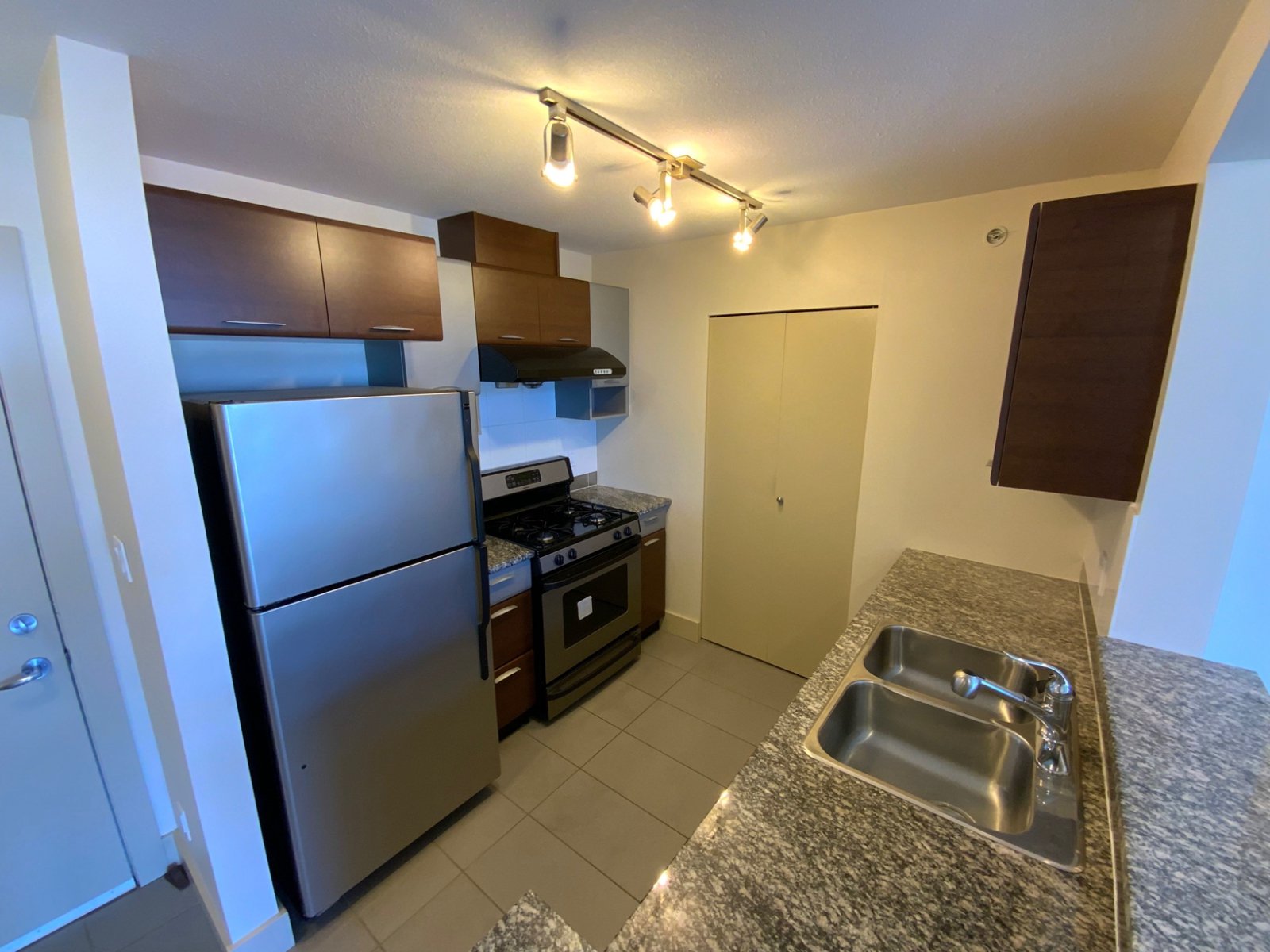 2 Bedroom Apartment for Rent - 9233 Ferndale Road, Richmond, BC 4