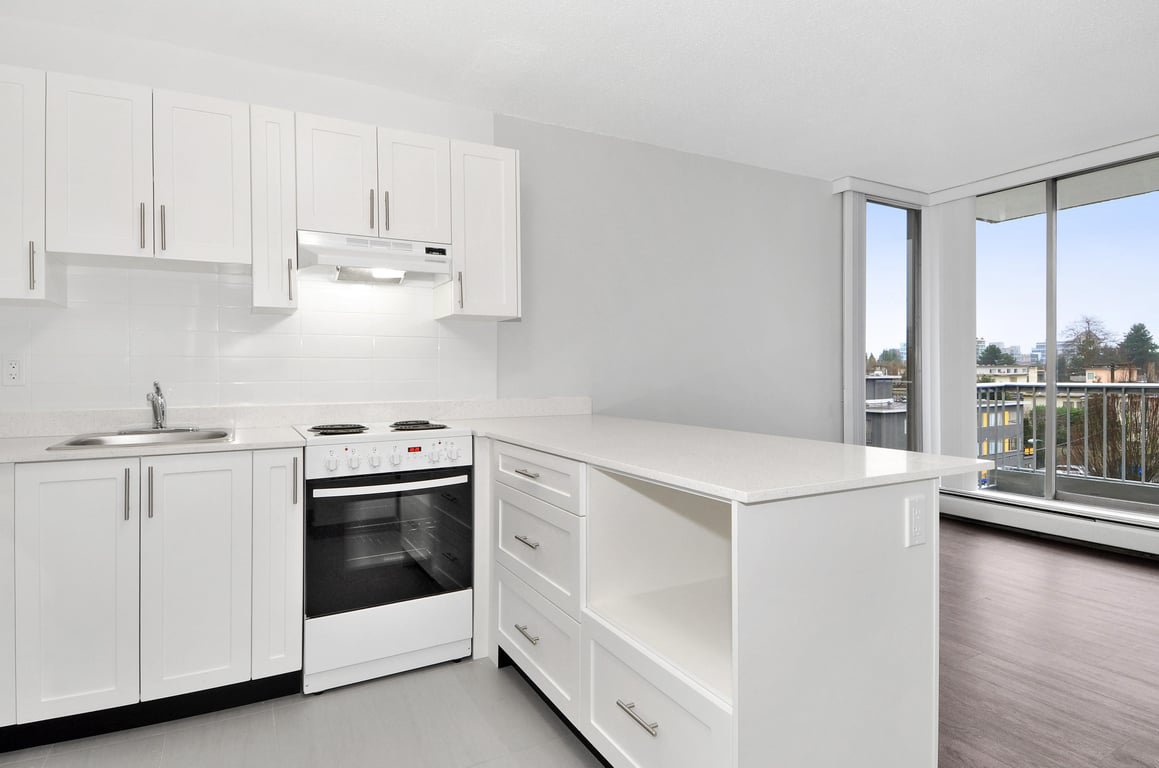 Studio Apartment for Rent - 1305 W 12th Ave, Vancouver, BC 2