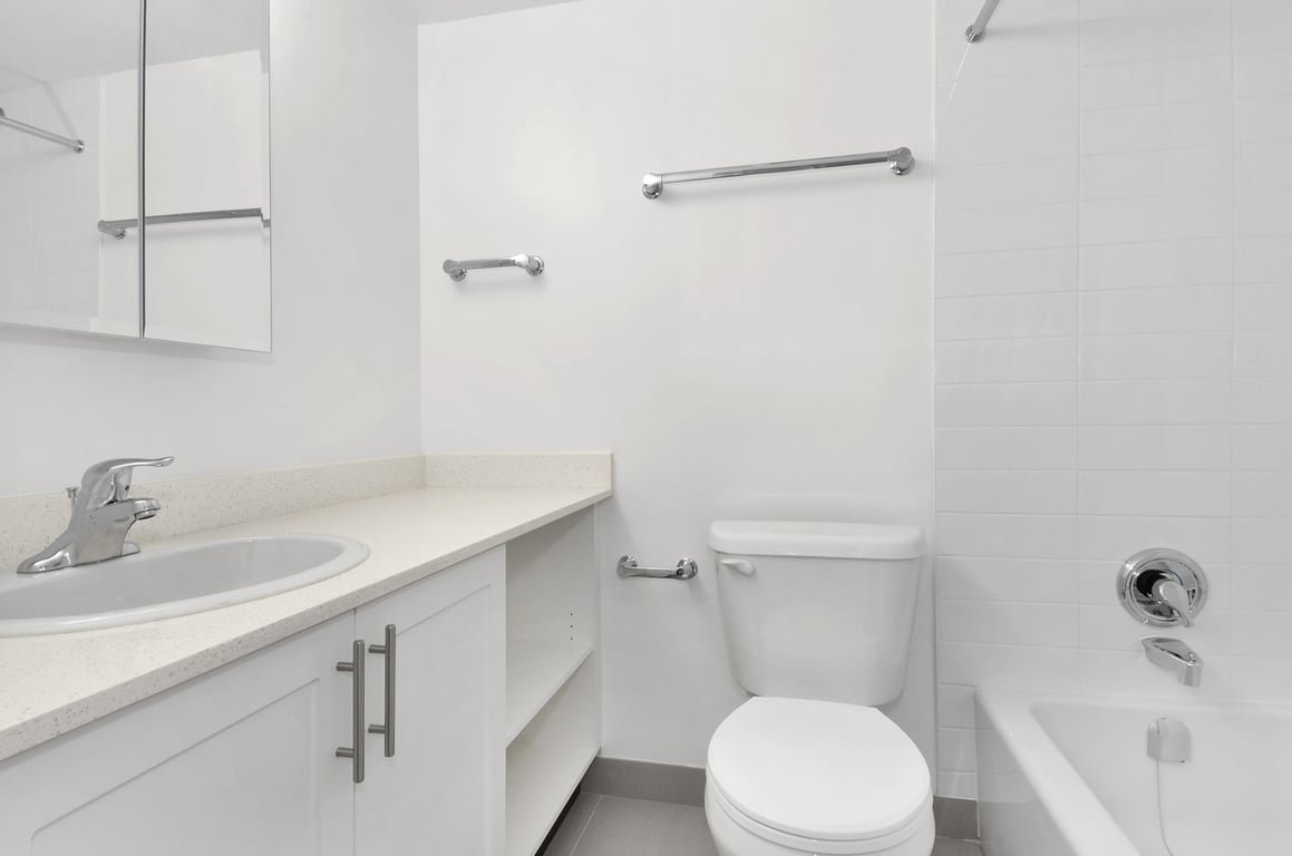 Studio Apartment for Rent - 1305 W 12th Ave, Vancouver, BC 4
