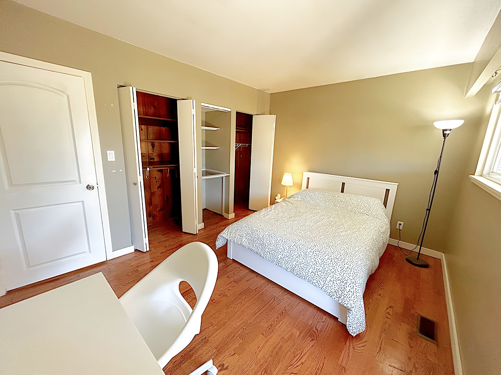 Room in House for Rent - 2051 Mahon Ave, North Vancouver, BC 2