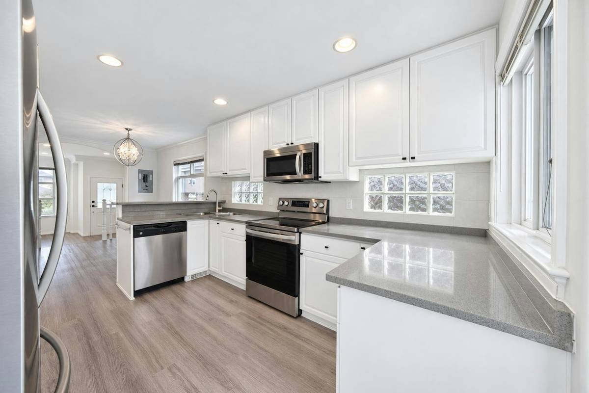 3 Bedroom House for Rent - Norfolk St, Burnaby, BC 4