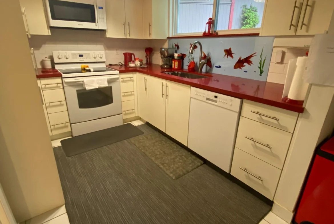 2 Bedroom Apartment for Rent - 714 Regal Cres, North Vancouver District, BC 5