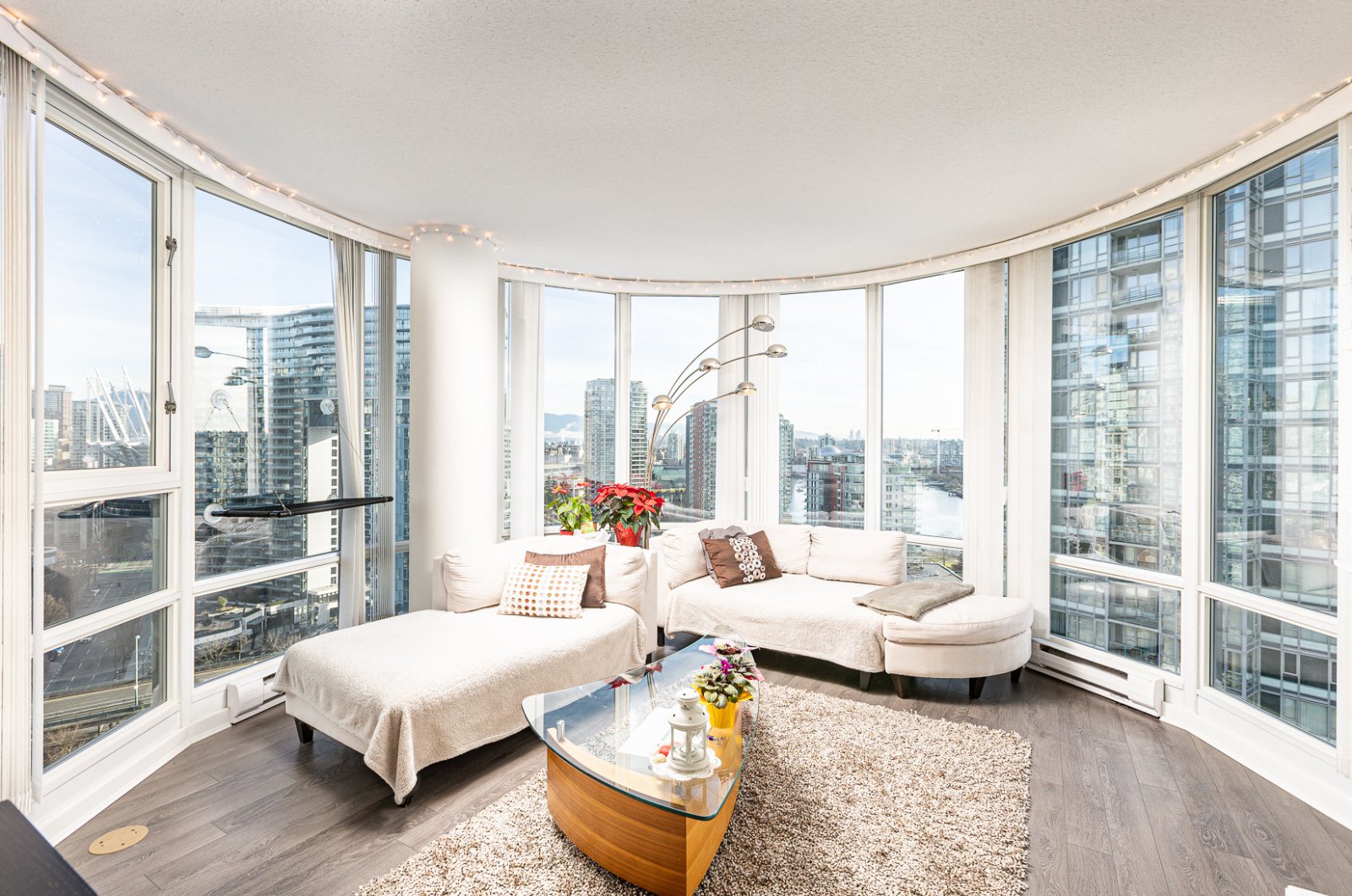 2 Bedroom Apartment for Rent - 1067 Marinaside Crescent, Vancouver, BC 3