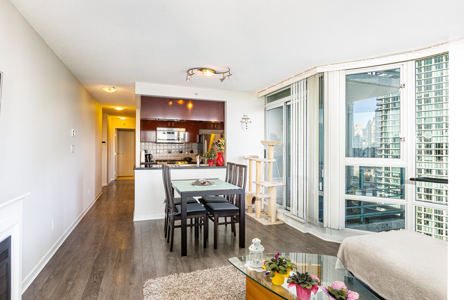 2 Bedroom Apartment for Rent - 1067 Marinaside Crescent, Vancouver, BC 4