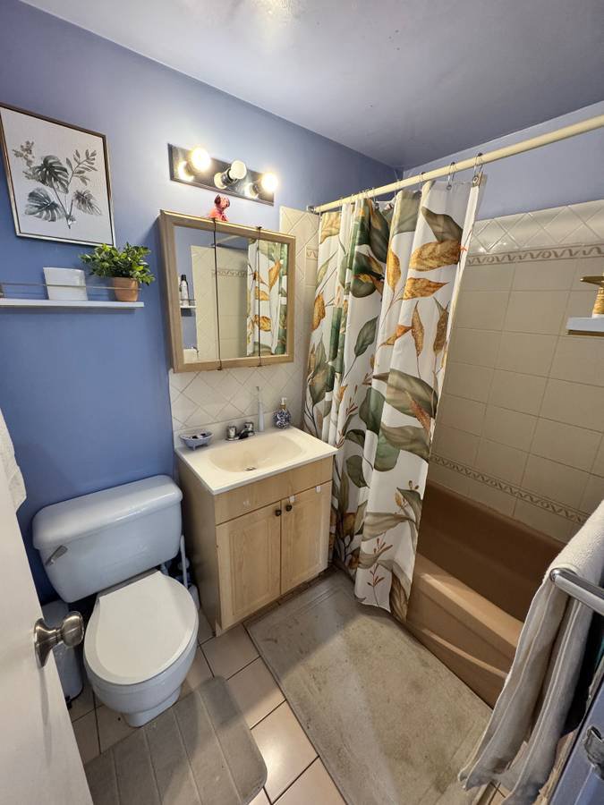 Room in Apartment for Rent - 1516 Burnaby St, Vancouver, BC 2