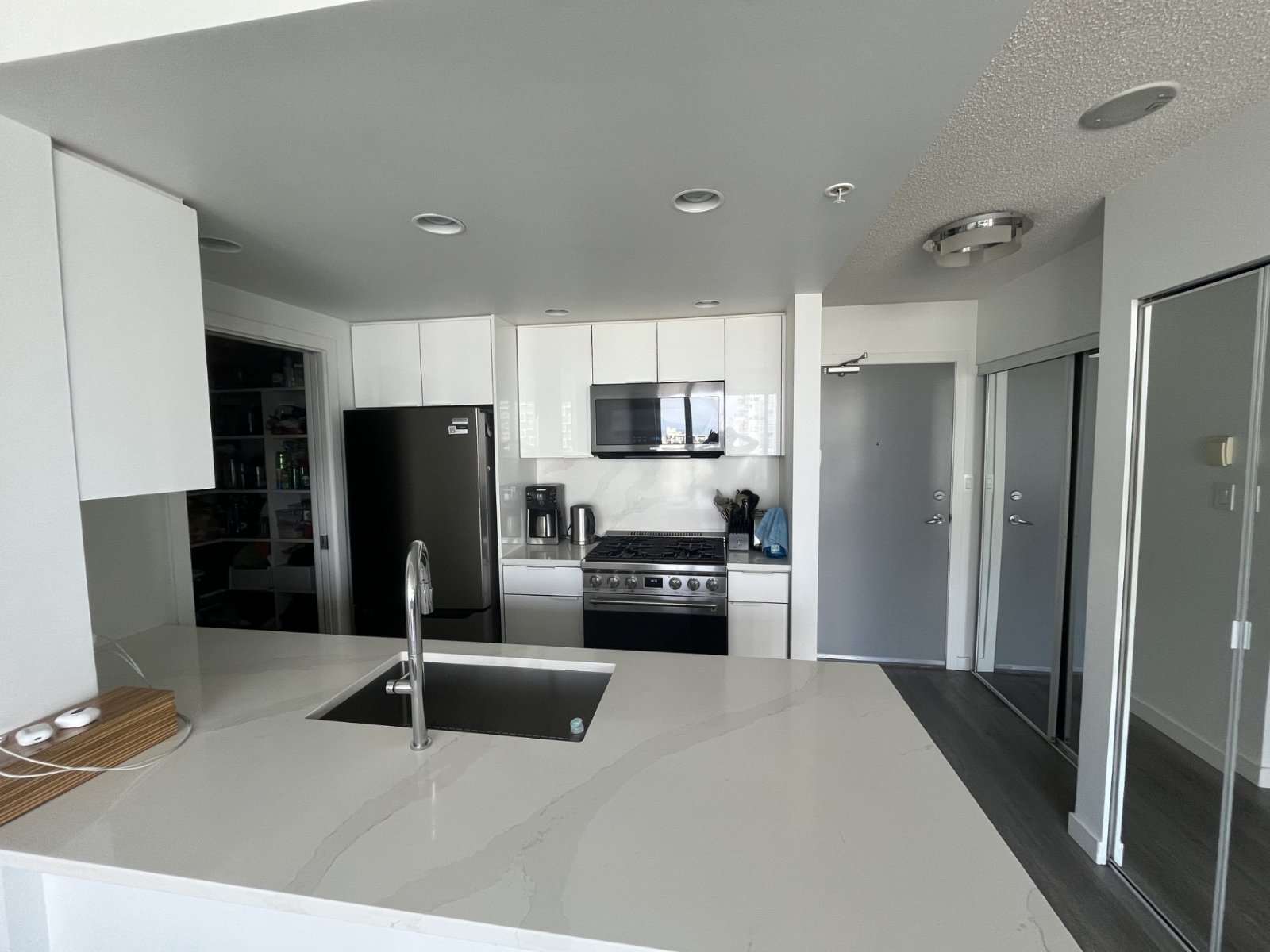 2 Bedroom Apartment for Rent - 550 Pacific St, Vancouver, BC 3